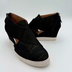 Linea Paolo Faith Strappy Wedges Sneakers Sandals Camo Print Summer‎ Size 7